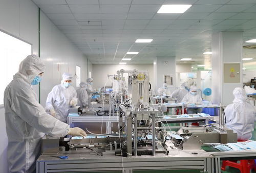 鉛山縣開(kāi)足馬力生產(chǎn)防疫物資助力抗疫